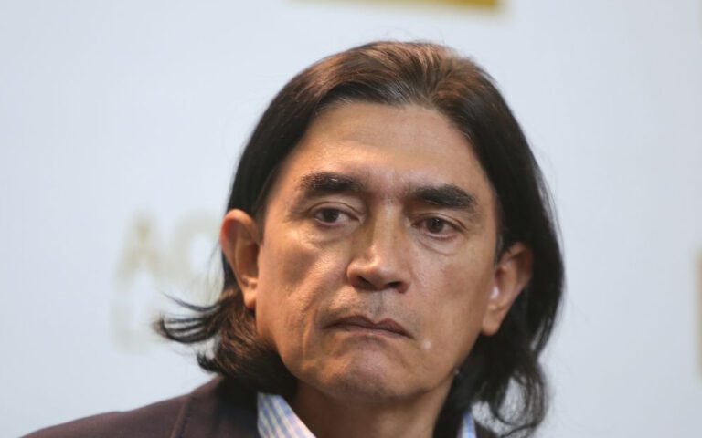 Quién es el autor de loquito por ti