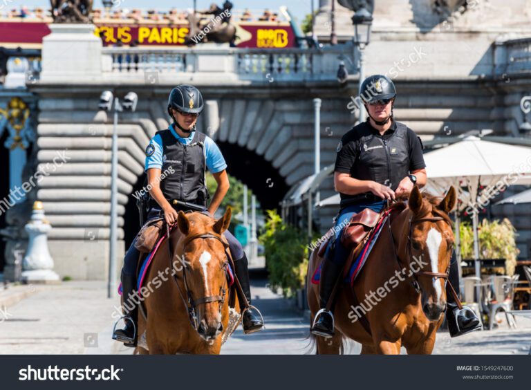 Por qué la policía va a caballo: Explicación y Beneficios